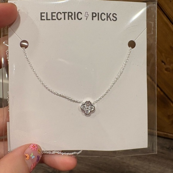 NEW Electric Picks Elegant Silver Floral Pendant Necklace - Picture 4 of 5